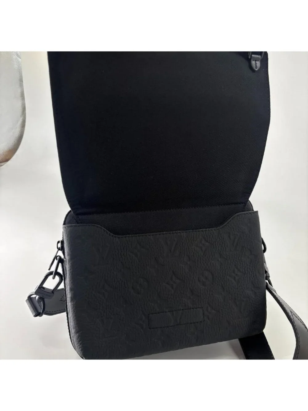 Louis Vuitton Taurillon Monogram Steamer Messengerbag